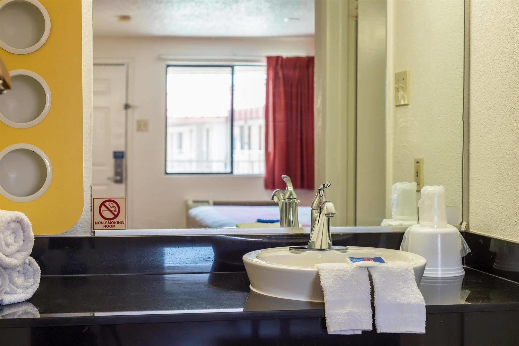 Motel 6-Mesquite, Tx - Rodeo - Convention Ctr Екстериор снимка